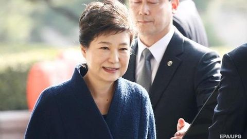 Janubiy Koreya sobiq prezidentini 14 soat so‘roq qilishdi