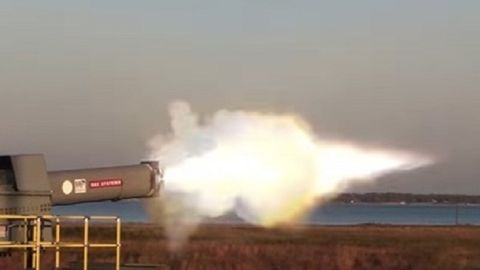 Видео: 15 млрд долларлик жанговар электромагнит замбаракнинг синови