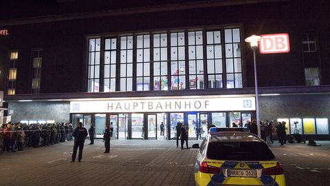 Germaniyaning Dyusseldorf shahri vokzalida bolta bilan qurollangan erkak 5 kishini yaraladi
