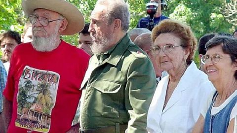 Kubada Fidel Kastroning singlisi dafn etildi