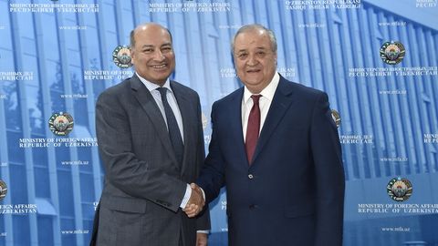 Абдулазиз Камилов Ўзбекистонга ташриф буюрган ЕТTB президенти Сума Чакрабарти билан учрашди