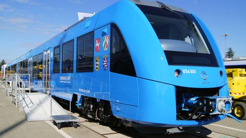 Alstom vodorodda harakatlanadigan birinchi poyezdni sinovdan o‘tkazdi (video)