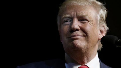 Financial Times: Трамп диққатини АҚШда солиқ ислоҳотларини ўтказишга қаратади