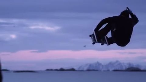 To‘rt ekstremal istalgan ob-havoda skeytbordda uchish mumkinligini isbotladi (video)