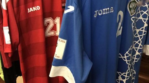 Suriya — O‘zbekiston. Samvel Babayan jamoasi odatga ko‘ra ko‘k rangli libosda to‘p suradi