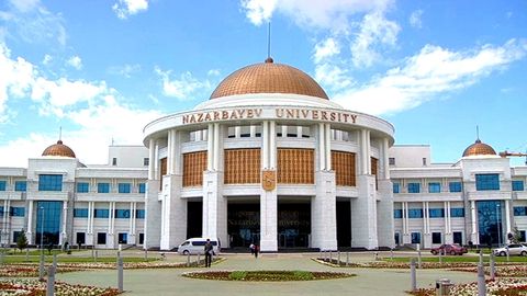 Shavkat Mirziyoyev “Nazarboyev universiteti”ga tashrif buyurdi