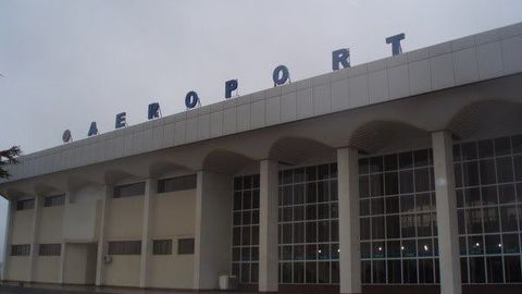 Қарши халқаро аэропортида Ўзбекистонга беҳаё мазмундаги лавҳа ва суратлар олиб кирилишининг олди олинди