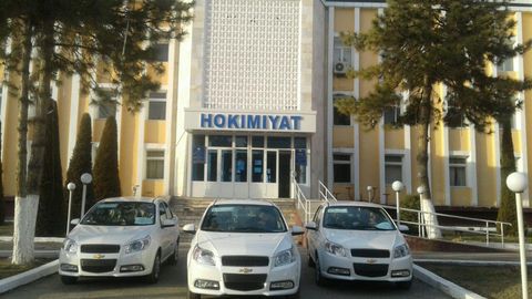 Namanganda shahar va tuman hokimlarining o‘rinbosarlariga yangi Nexia’lar berildi