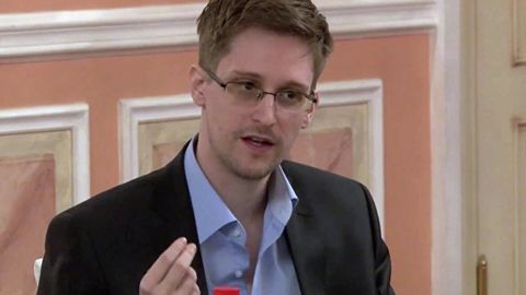 Сноуден америкаликлар Афғонистонда аслида нимани бомбардимон қилганини айтди