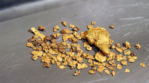 Россиядан сигарет қутиси ичида олтин олиб чиқиб кетишга уринган хитойлик қўлга олинди