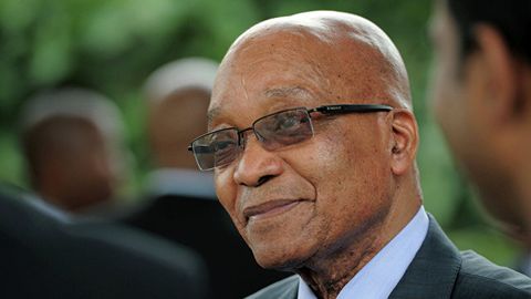 ЖАРда минглаб одамлар президент Жейкоб Зумага қарши намойишга чиқди