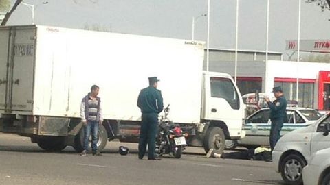 Тошкентда юк машинаси ва мотоцикл тўқнашуви оқибатида бир киши ҳалок бўлди