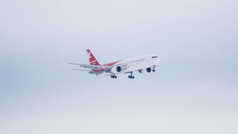 Moskva—Farg‘ona yo‘nalishidagi samolyot yo‘lovchi ayolda to‘lg‘oq boshlangani tufayli Samarada qo‘ndi