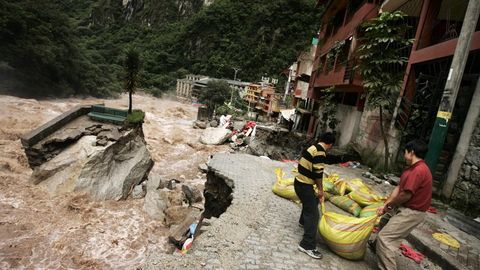 Перуда сув тошқини ва кўчкилар оқибатида ҳалок бўлганлар сони 100 кишидан ортди
