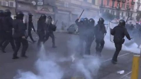 Kolumbiyada politsiya talabalarni vodomyot hamda ko‘zni yoshlantiruvchi gazlar bilan quvib yubordi