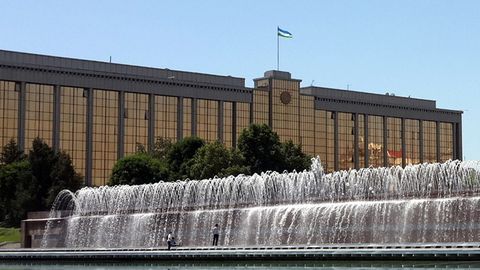 Азим Аҳмадхўжаев Инвестициялар бўйича давлат қўмитаси раиси этиб тайинланди