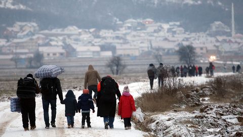 Ангела Меркель қочоқларни қишлоқларда жойлашишга чақирди