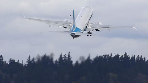 Boeing янги 737 MAX 9 самолётини биринчи марта учириб синаб кўрди