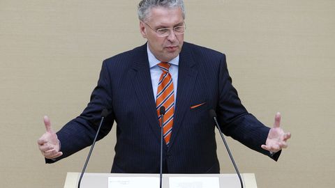 Бавария ички ишлар вазири: Евроиттифоқ Туркиянинг тузилмага аъзо бўлиб кириши бўйича музокараларга чек қўйиши лозим