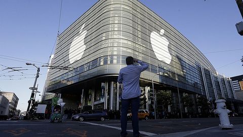 Apple ҳайдовчисиз автомобиллар синови учун NASA экспертларини жалб қилди