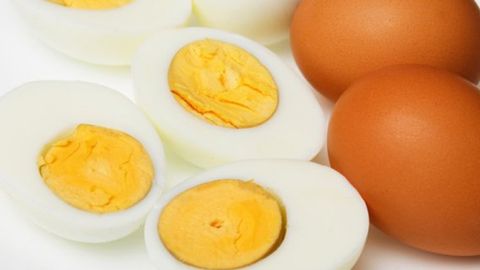 Qaynatilgan tuxumni iste’mol qilishning o‘ziga xos usullari