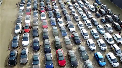 Нидерландияда 746 та электрокарни бир жойга тўплаб, рекорд ўрнатишди (видео)