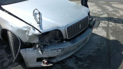 Россияда дўстининг машинасини маст ҳолатда бошқарган ўсмир 11 автомобилга зиён етказди