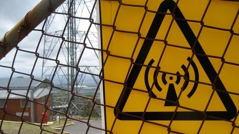 Ҳиндистонда маҳаллий аҳолидан бири ўзида саратон келиб чиқишига сабаб бўлганидан шикоят қилгач, уяли алоқа минораси ёпиб қўйилди