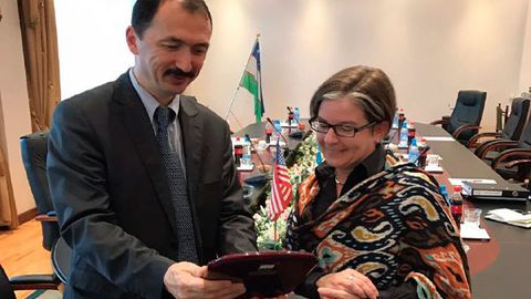 “O‘zbekiston havo yo‘llari” MAK AmeriCares Xalqaro tashkilotining faxriy yorlig‘i bilan taqdirlandi