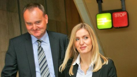 Chexiya Tashqi ishlar vazirligi Shveysariyadagi elchini uning xotini ijtimoiy tarmoqlardagi faolligi sabab chaqirib oldi