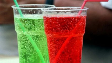 Shirin ichimliklarni doimiy iste’mol qilishning eng asosiy xavfi ma’lum qilindi