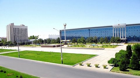 Шавкат Мирзиёев Жиззахда нефтни қайта ишлаш мажмуаси қурилишига тамал тошини қўйди