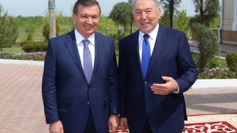 Video: Shavkat Mirziyoyev Rossiya neftining Qozog‘iston orqali tranzitiga ko‘mak ko‘rsatayotgani uchun Nazarboyevga minnatdorchilik bildirdi