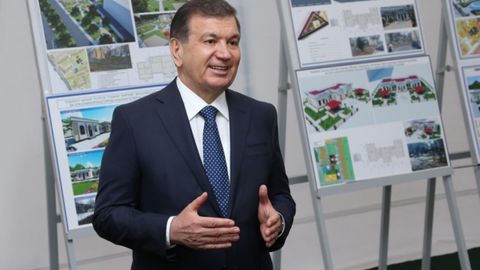 Shavkat Mirziyoyev Olmazor tumanida quriladigan zamonaviy savdo markazi loyihasini ko‘zdan kechirdi
