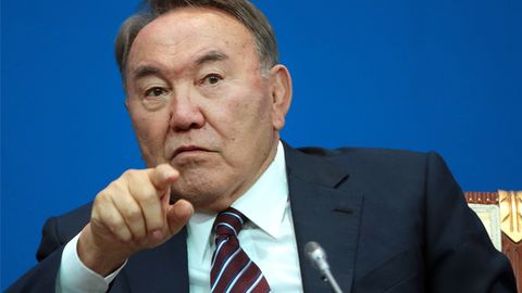 Назарбоев қозоқ алифбосини лотин ёзувига ўтказишни буюрди