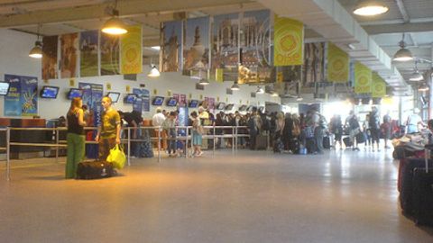 Экспертлар кечиктирилган рейслари сони энг кам бўлган аэропортни аниқлади