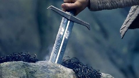 Қирол бўлиш учун туғилган: Гай Ричи суратга олган «Қирол Артур қиличи»нинг сўнгги трейлери чиқди