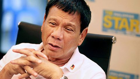 Филиппин президенти Хитой даъвогарлик қилаётган оролга мамлакат байроғини ўрнатмайди