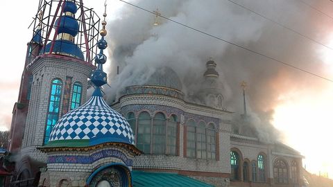 Қозоннинг Барча динлар ибодатхонасидаги ёнғинга бинога ўт қўйилганлиги сабаб сифатида кўрсатилди