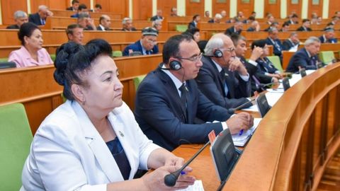 Сенаторлар Ўзбекистон Конституциясининг 80, 93, 108 ва 109-моддаларига ўзгартириш киритилишини маъқуллади