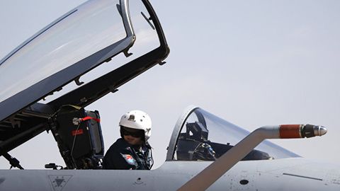 ОАВ: Хитой қирувчилари Америка ҳарбий самолётини тўхтатиб қолди