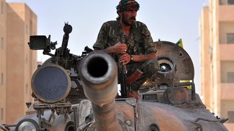 Kurdlar Suriyaning Tabka shahri yaqinidagi qishloqni IShIDdan ozod qildi