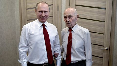 Putin Germaniyadagi razvedkachilik faoliyati bo‘yicha sobiq rahbari xonadonida mehmon bo‘ldi