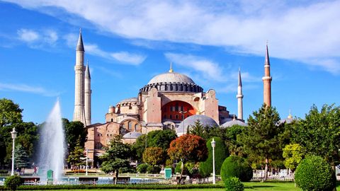 Istanbulda bir guruh musulmon Ayo Sofiya ibodatxonasini masjidga aylantirishni talab qildi