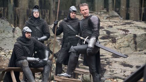 Дэвид Бекхэмни «Қирол Артурнинг қиличи» фильмидаги эпизодик роли учун танқид қилишди