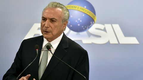 Бразилия президенти бир йўла уч жиноятни амалга оширганликда гумон қилинмоқда