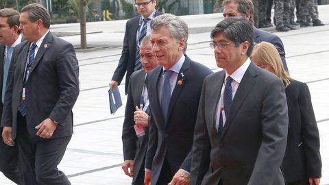 Эквадорда Ленин Моренонинг инаугурациясида Аргентина президентининг мазаси қочди