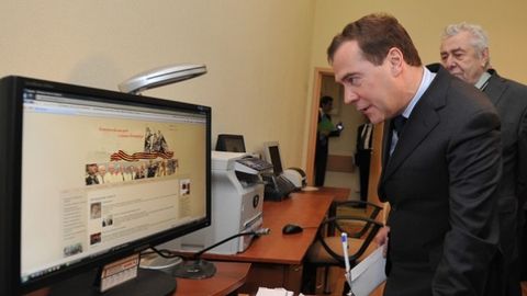 Dmitriy Medvedev Alisher Usmonovning “VKontakte”dagi sahifasiga obuna bo‘ldi