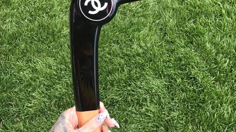 Chanel 1,5 ming dollar turadigan bumerang uchun avstraliyaliklardan uzr so‘radi