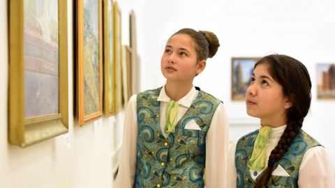 Xotira va qadrlash kuniga bag‘ishlangan ko‘rgazmada 80 yoshli mehnat faxriysining chizmalari namoyish etildi